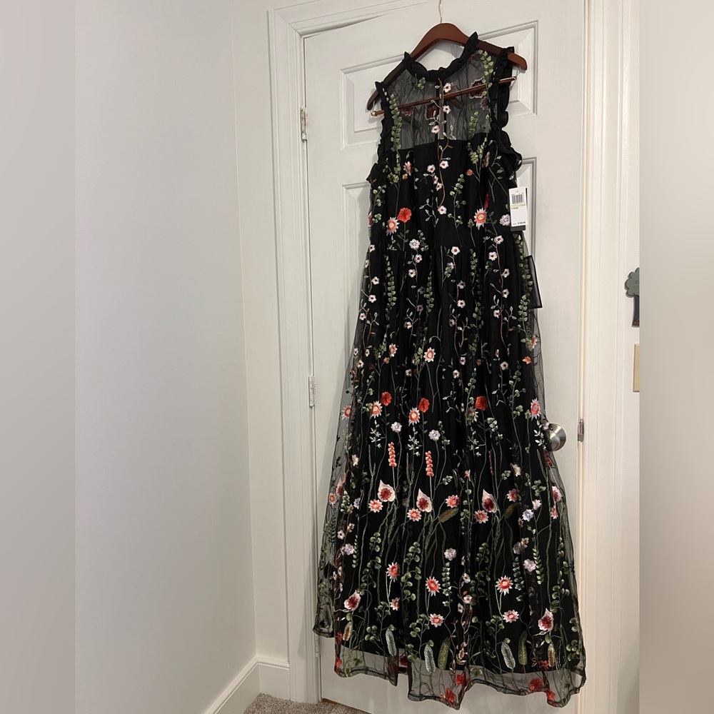 Women’s NWT Evening Gown - Size 18W